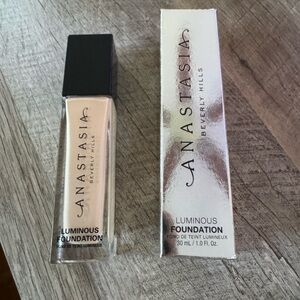 Anastasia Beverly Hills Luminous Foundation